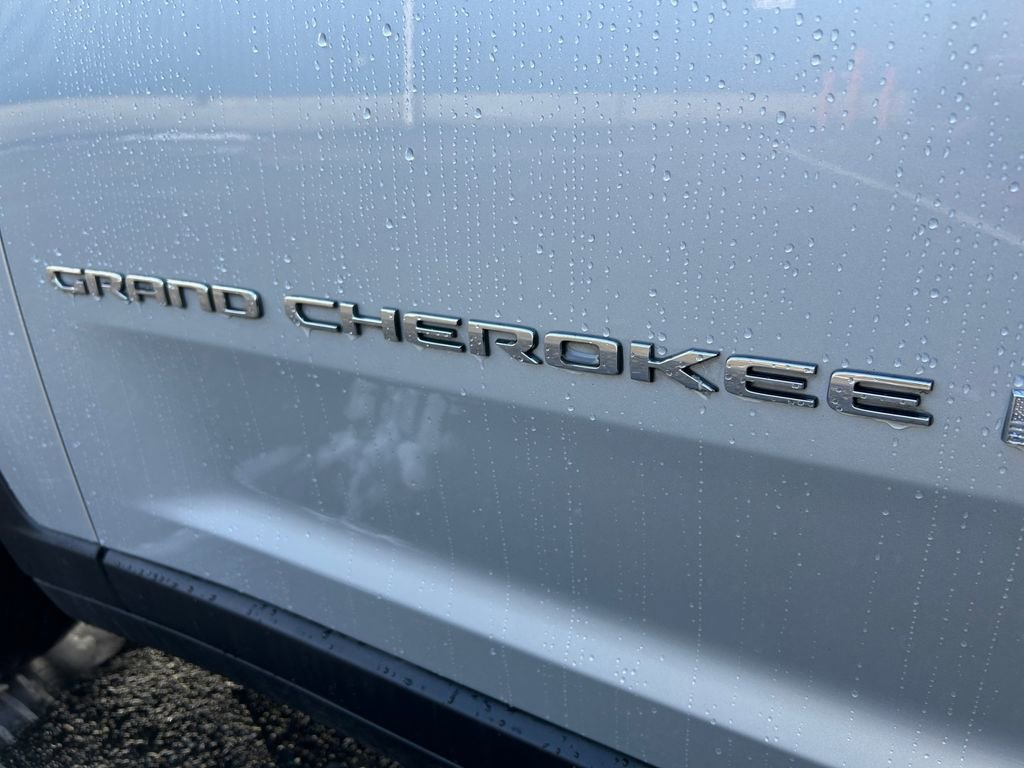 Used 2023 Jeep Grand Cherokee L Limited w/ Luxury Tech Group II image 32