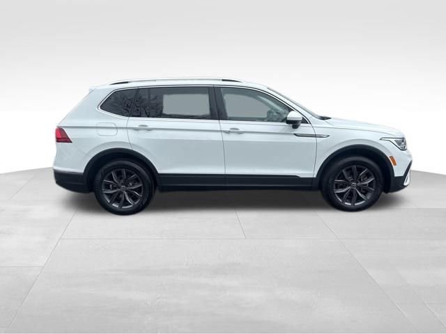 Certified 2024 Volkswagen Tiguan SE image 9