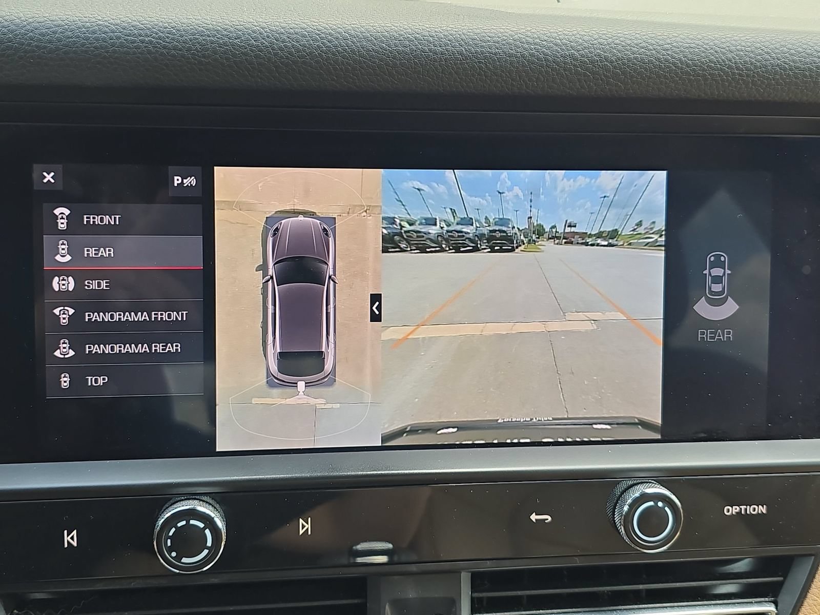 Certified 2022 Porsche Macan AWD/4WD image 16