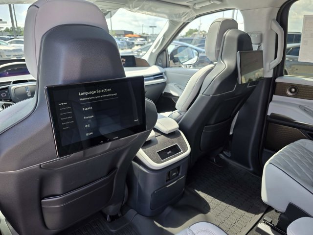 New 2027 Lincoln Navigator L Black Label w/ Black Label Special Edition AWD/4WD image 7
