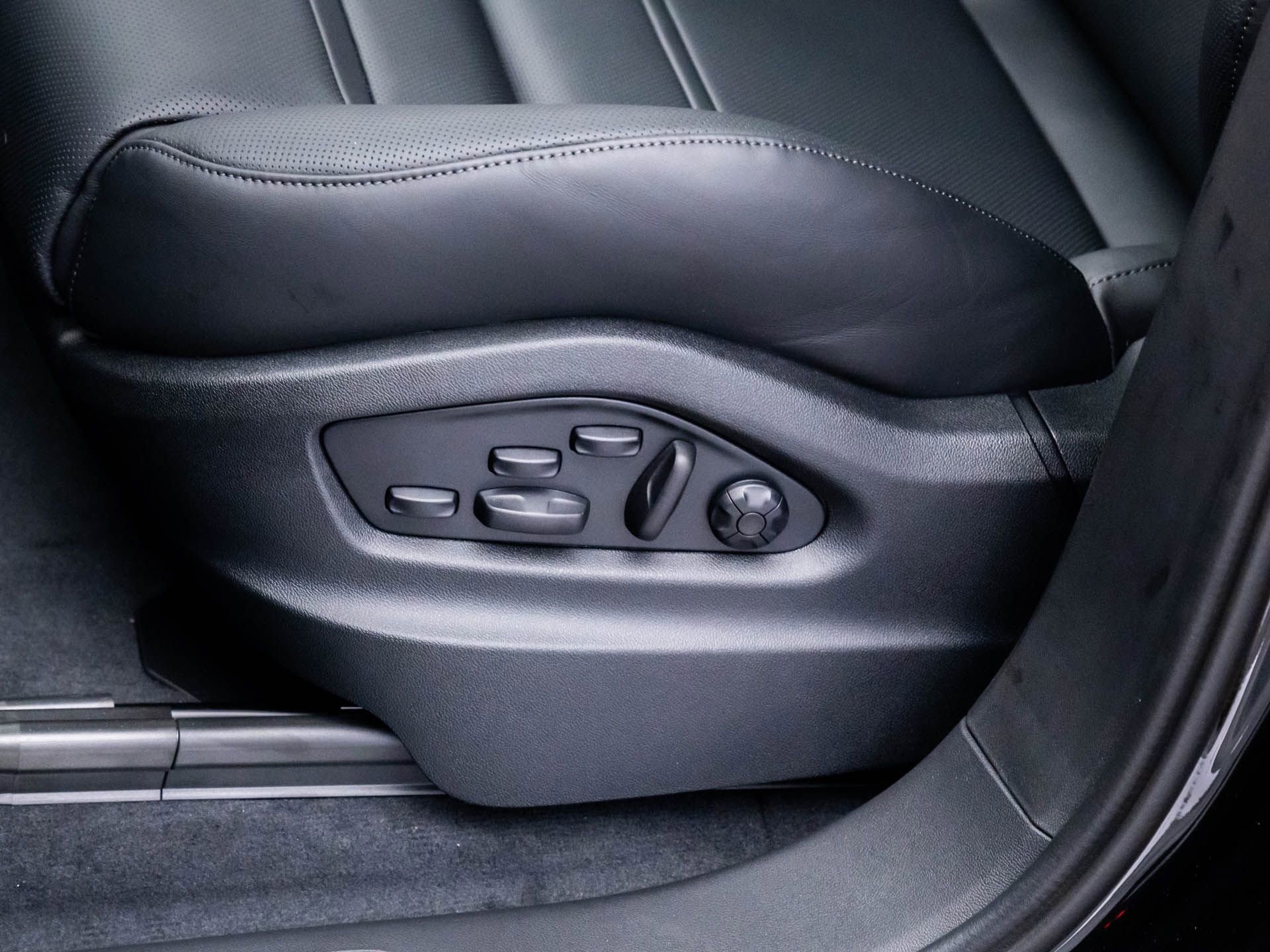 New 2025 Porsche Cayenne E-Hybrid Coupe image 28