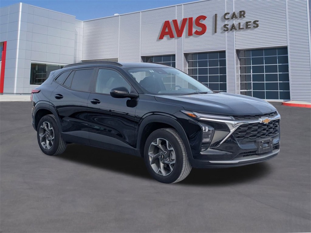 Used 2025 Chevrolet Trax LT w/ LT Convenience Package image 9