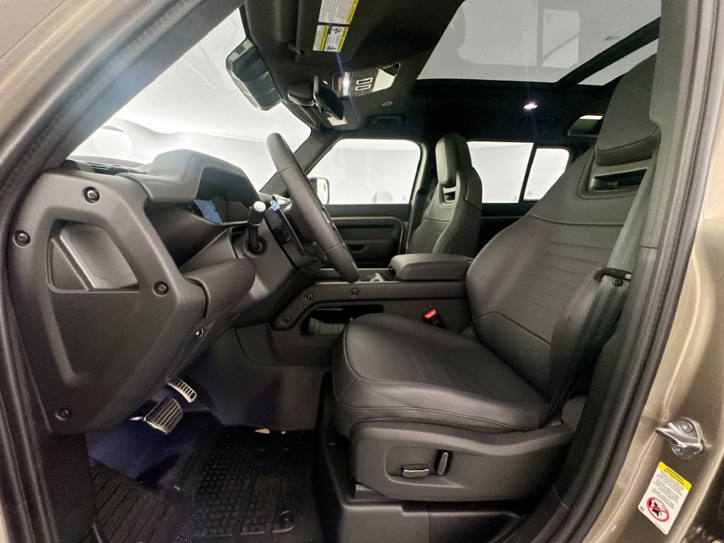 New 2026 Land Rover Defender 110 OCTA AWD/4WD image 19
