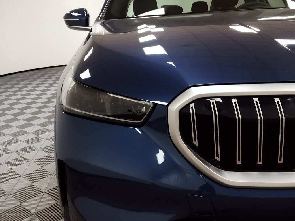 Used 2026 BMW 530i xDrive AWD/4WD image 12