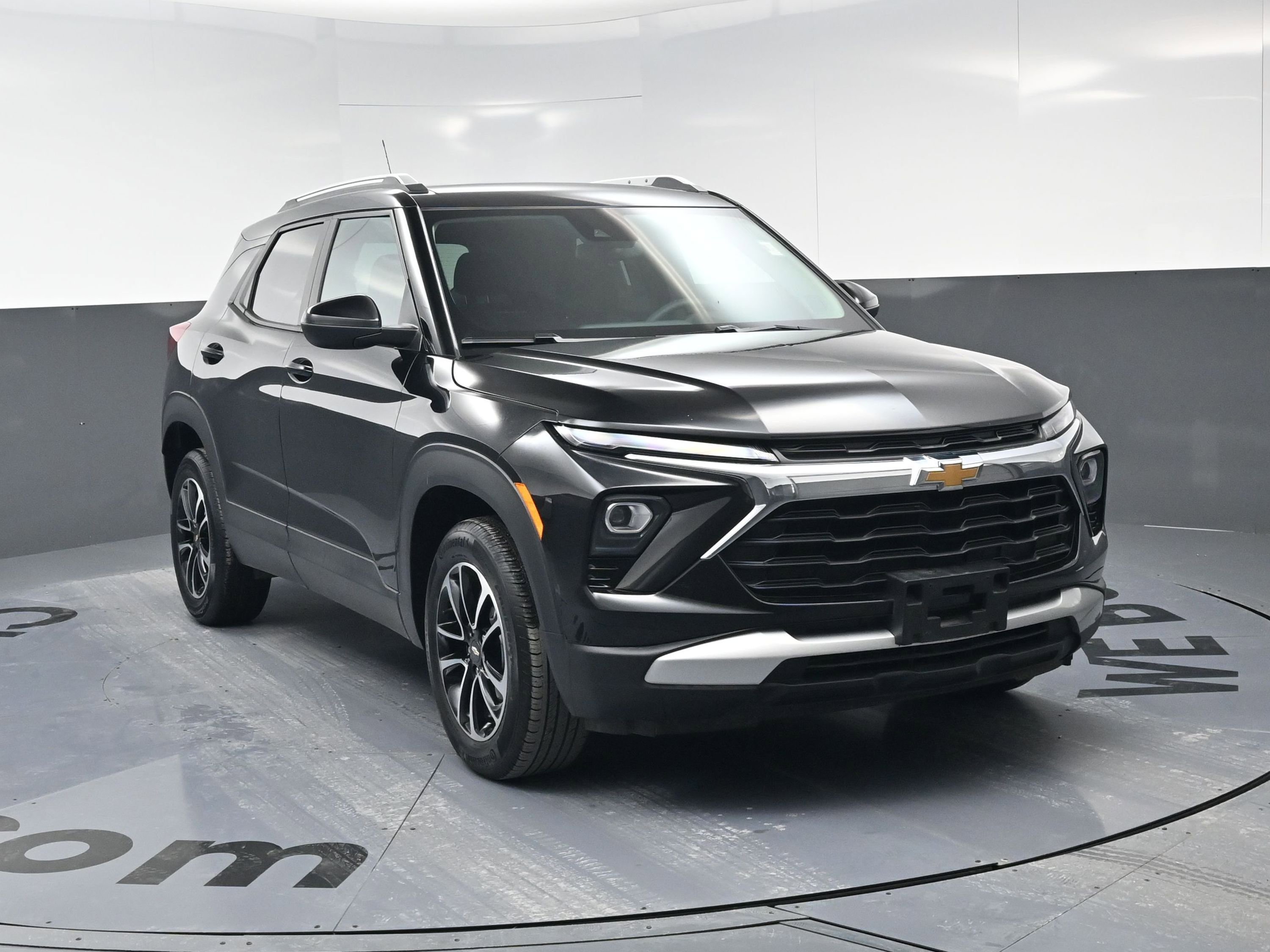 Certified 2025 Chevrolet TrailBlazer LT w/ Driver Confidence Package image 3