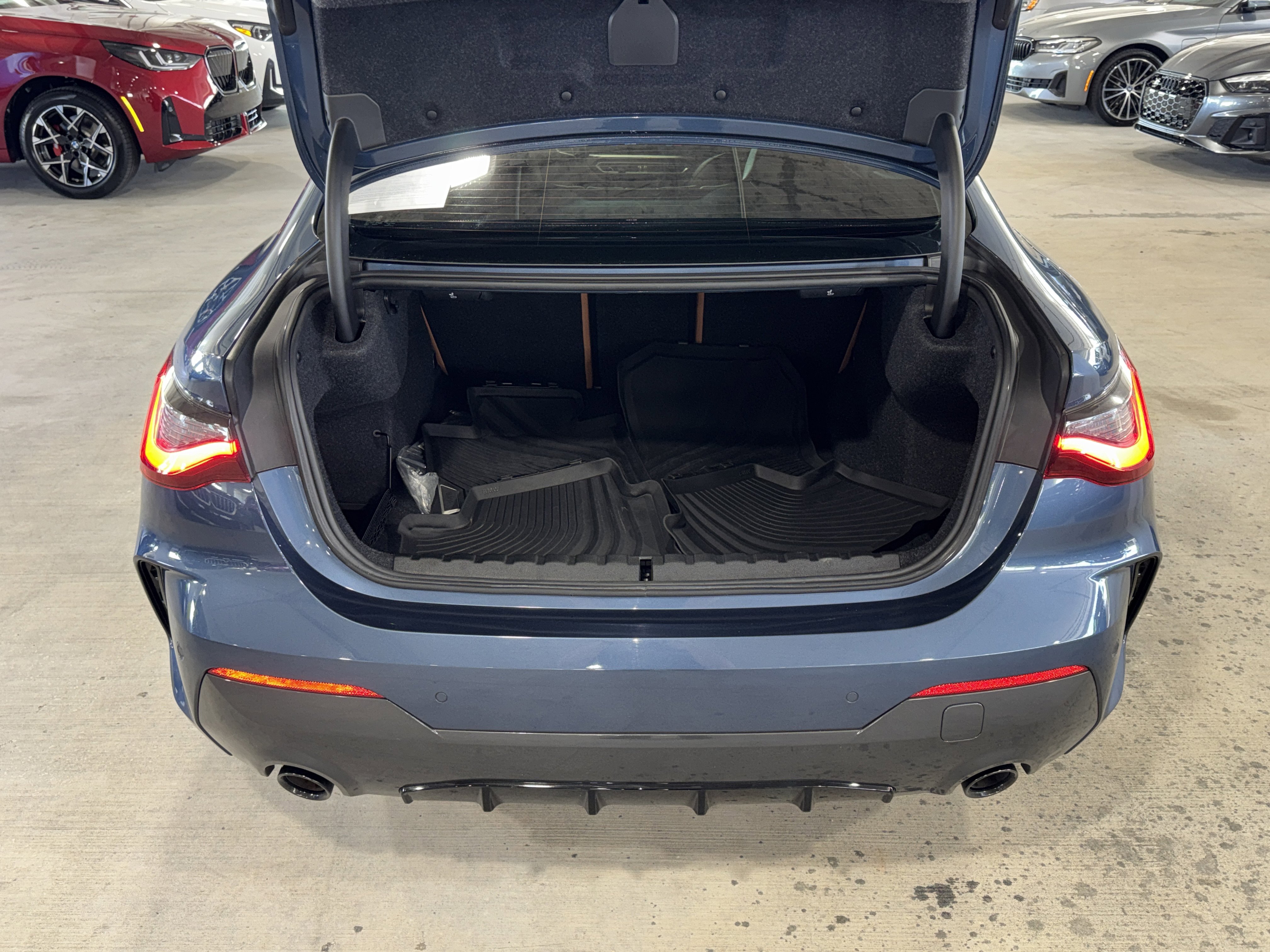 Used 2024 BMW 430i Coupe w/ M Sport Package RWD image 7