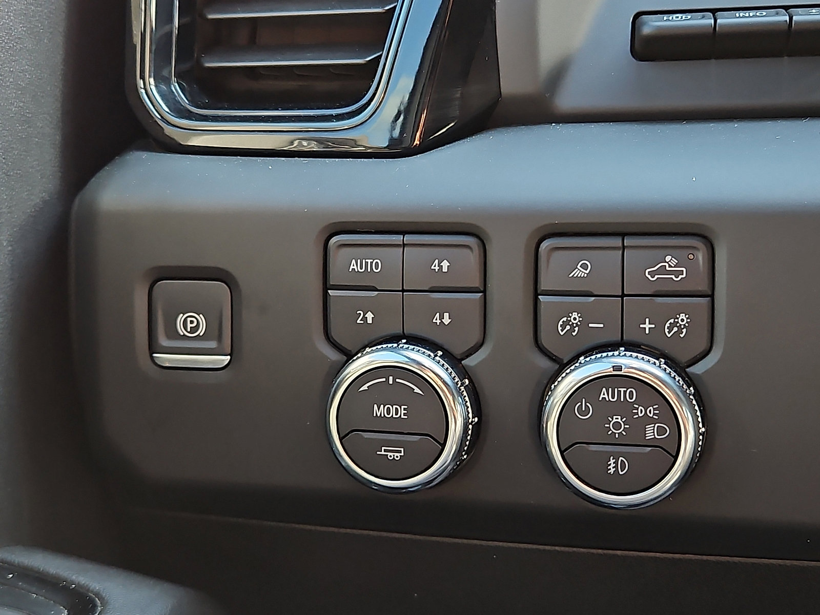 Used 2024 GMC Sierra 2500 AT4 w/ AT4 Premium Plus Package image 25