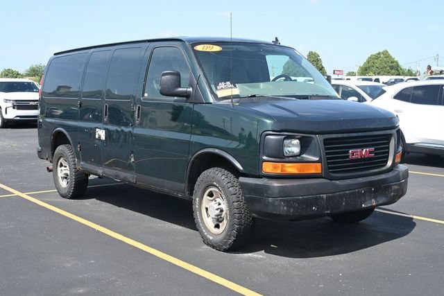 Used 2009 GMC Savana 3500 RWD image 2
