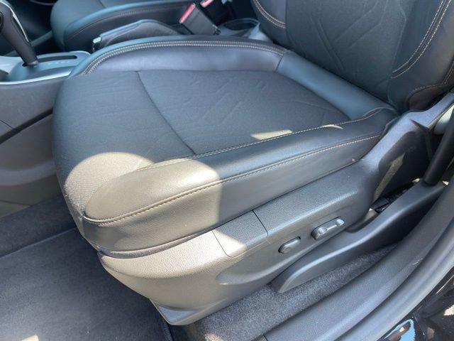 Used 2022 Chevrolet Trax LT w/ Midnight Edition image 17