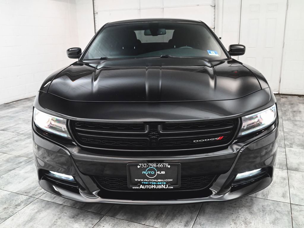 Used 2018 Dodge Charger SXT Plus RWD image 2