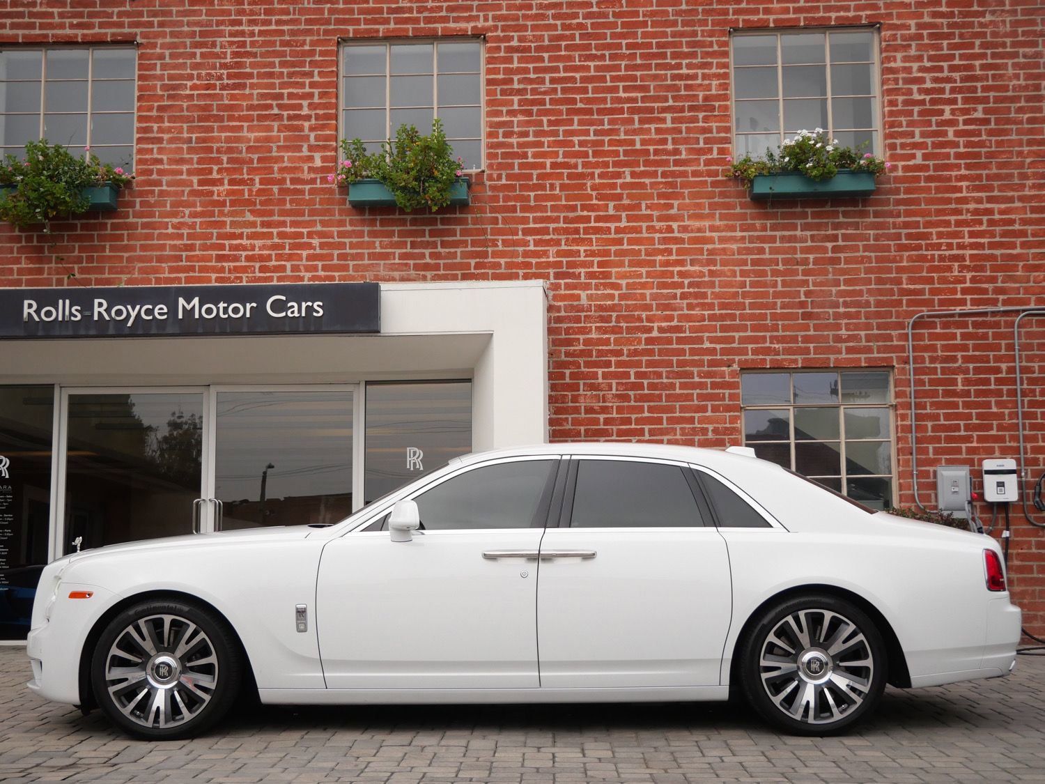 Certified 2019 Rolls-Royce Ghost image 3