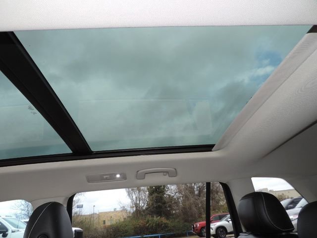 Used 2023 Volkswagen Tiguan SE w/ Panoramic Sunroof Package FWD image 18