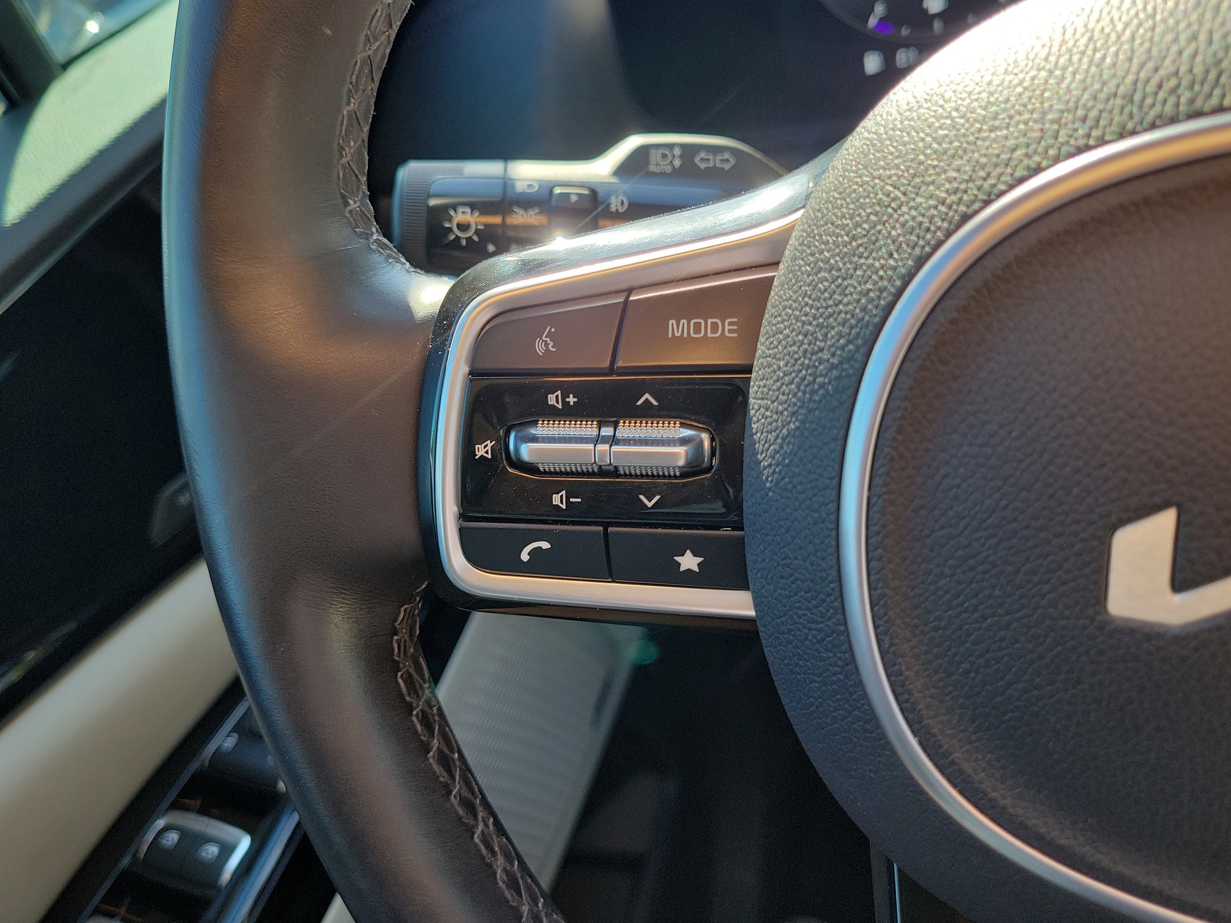 Used 2023 Kia Carnival SX Prestige FWD image 23