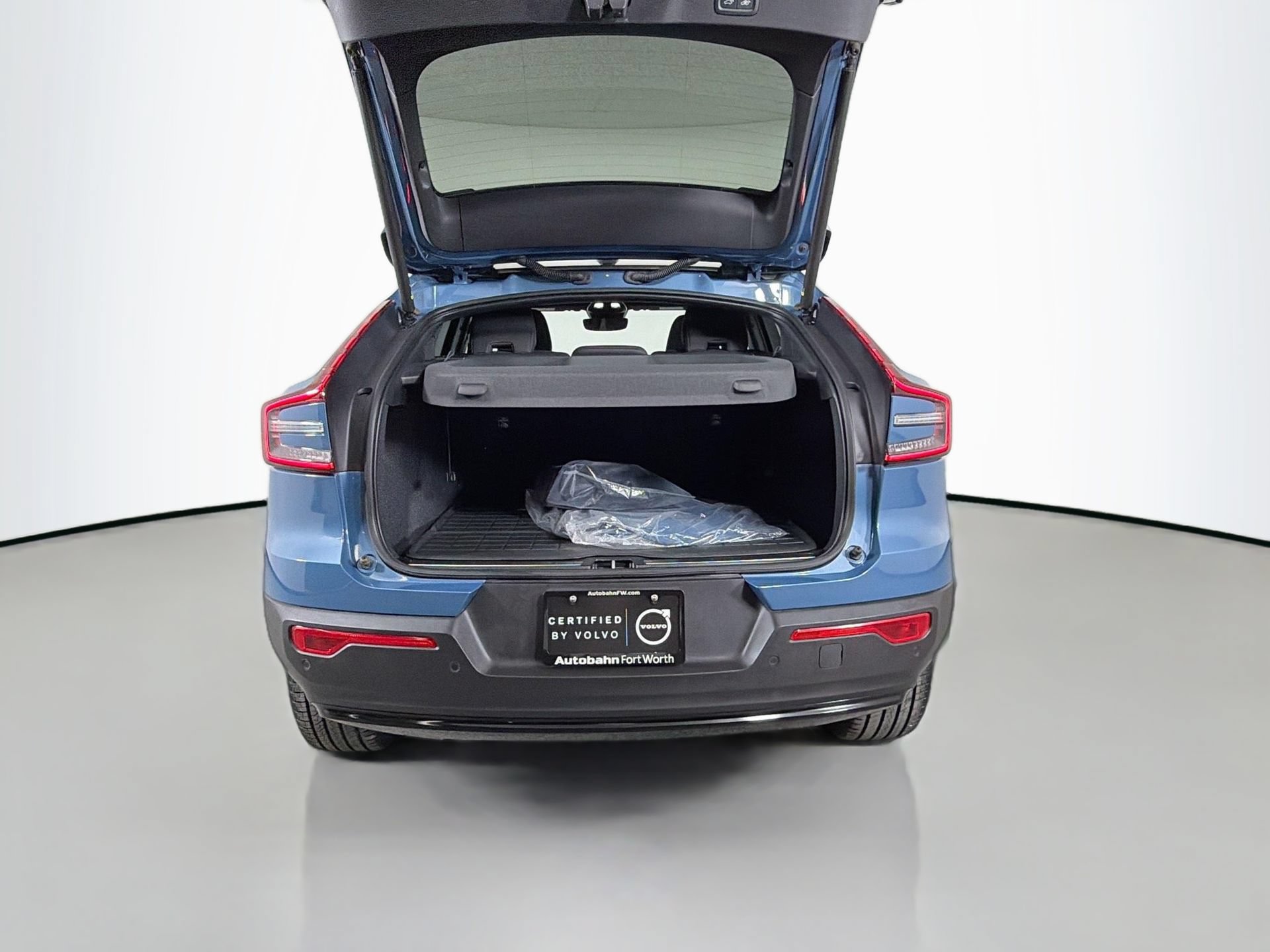 Certified 2023 Volvo C40 P8 Recharge Ultimate w/ Protection Package Premier AWD/4WD image 25