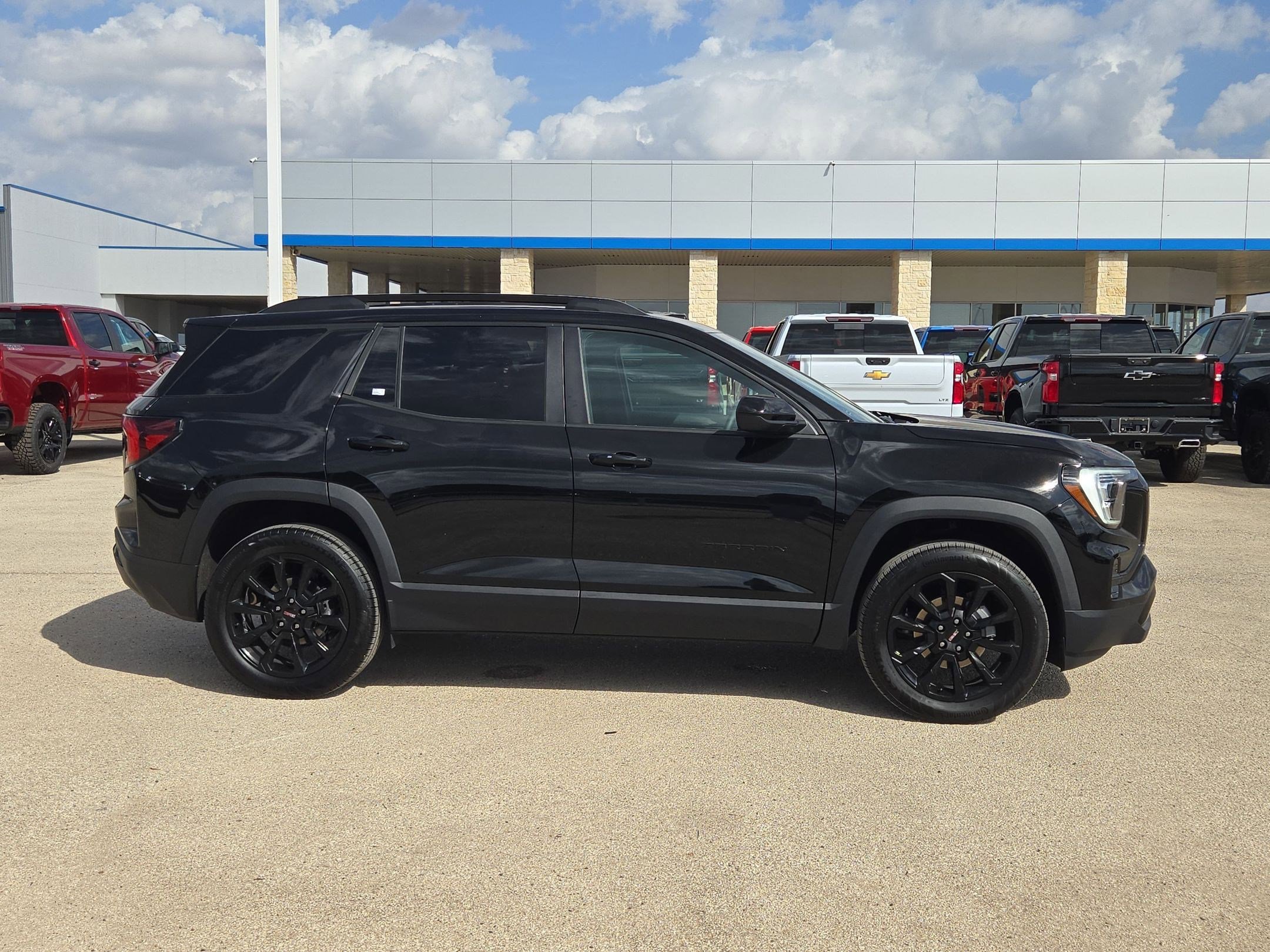 Used 2026 GMC Terrain Elevation w/ Black Edition image 2