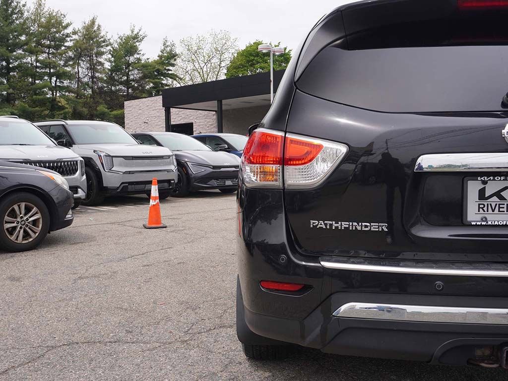 Used 2016 Nissan Pathfinder SV w/ Trailer Tow Package AWD/4WD image 12