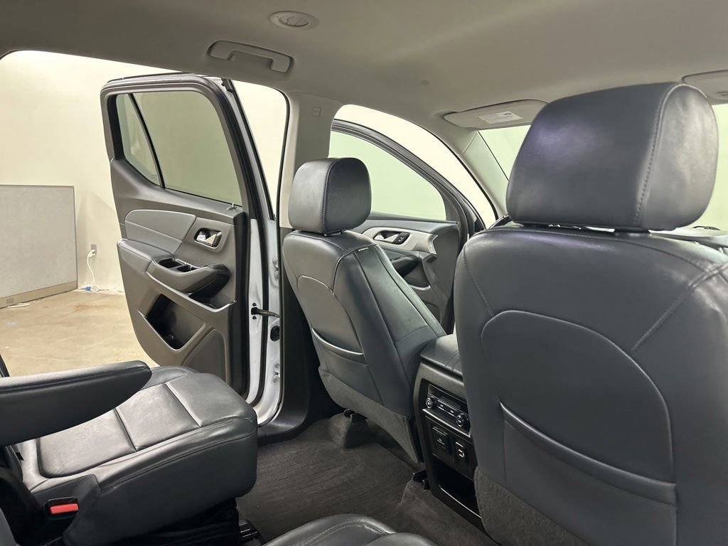 Used 2020 Chevrolet Traverse LT w/ LT Premium Package AWD/4WD image 23