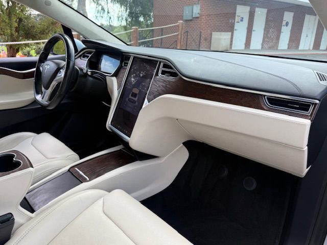 Used 2017 Tesla Model X 75D image 12
