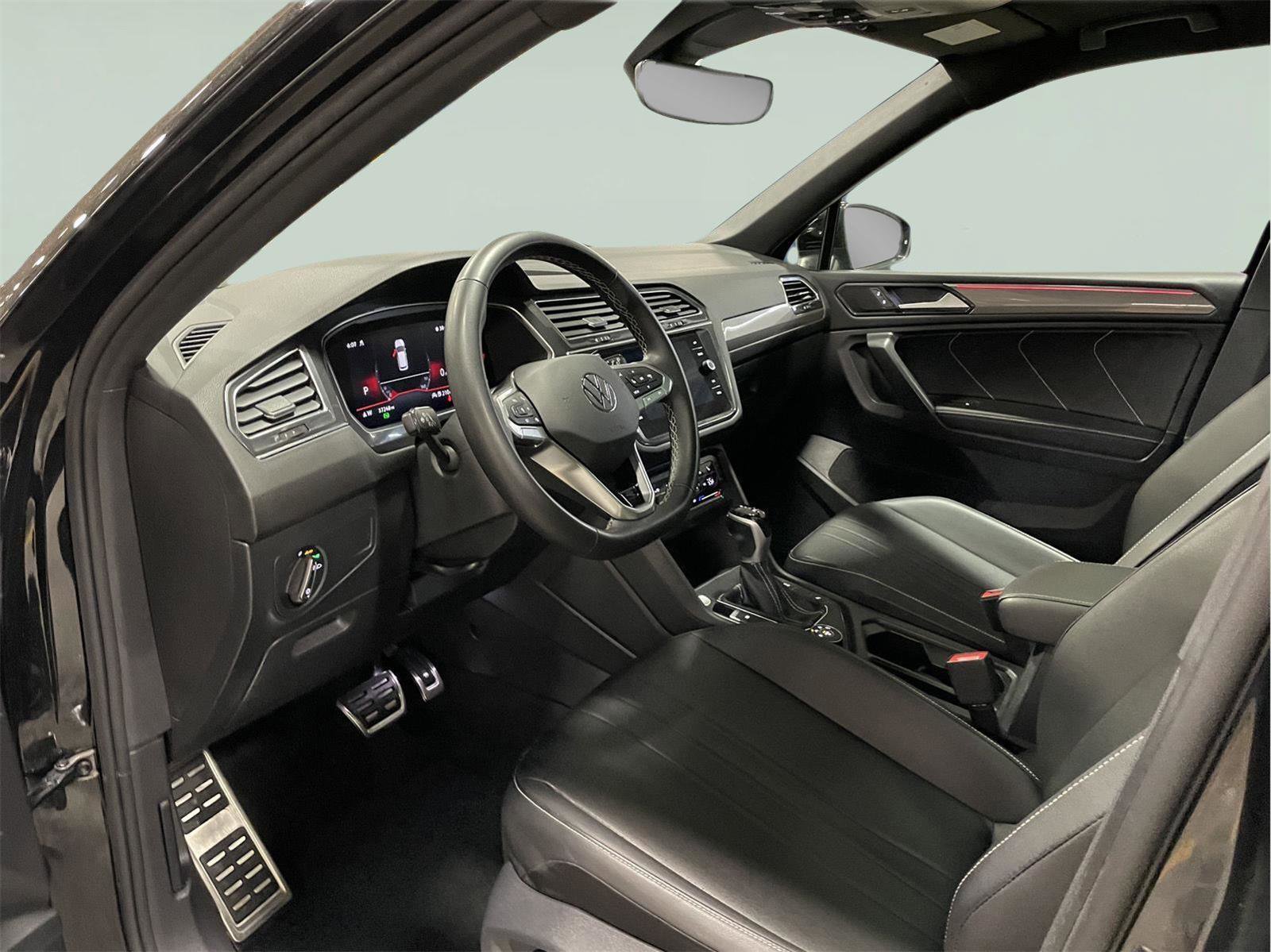 Used 2023 Volkswagen Tiguan SE R-Line image 12