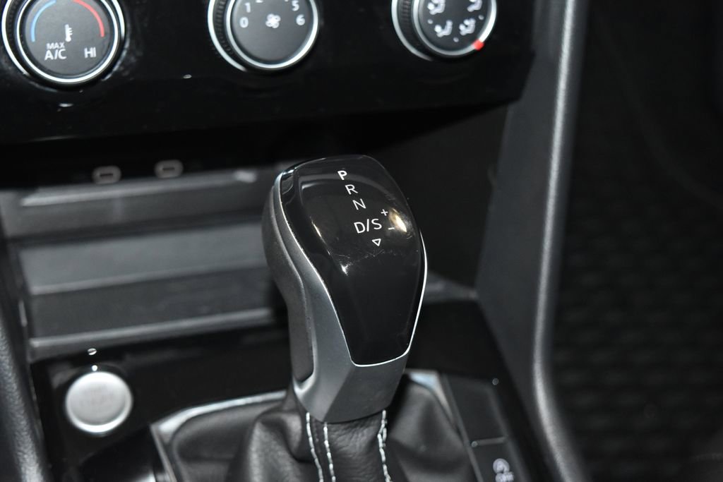 Certified 2023 Volkswagen Taos SE image 14