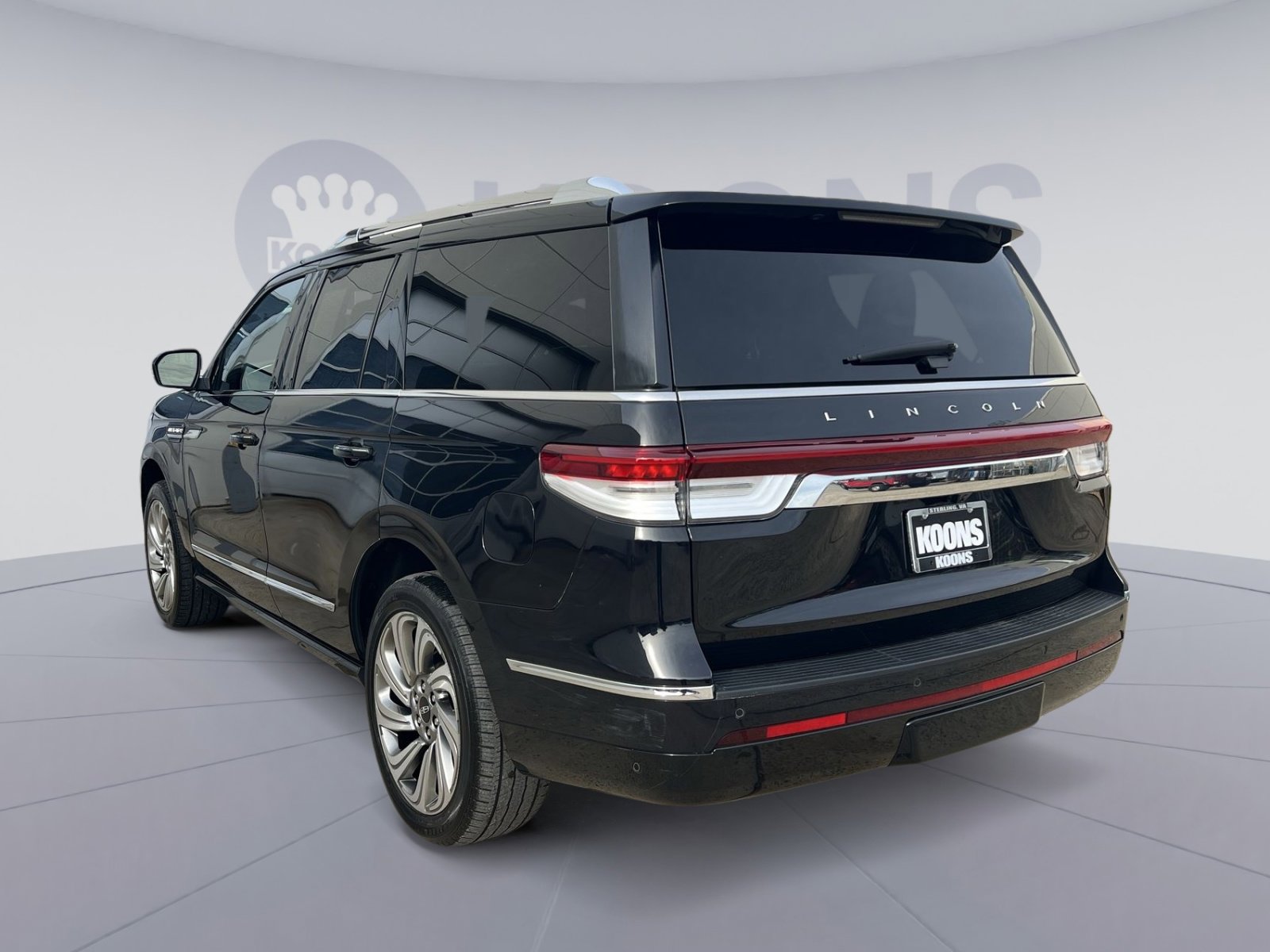 Used 2023 Lincoln Navigator Reserve image 4
