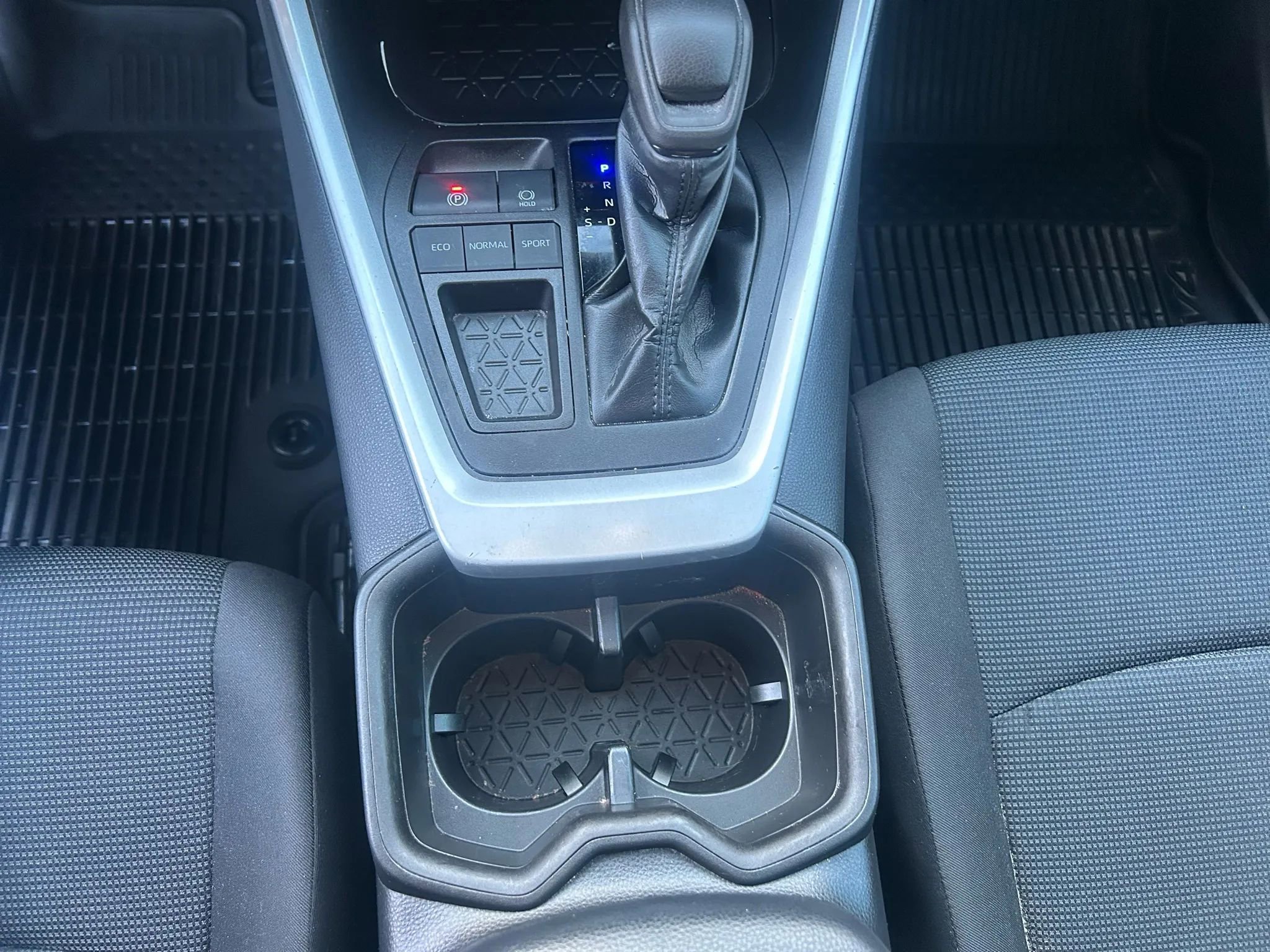 Used 2022 Toyota RAV4 LE image 32