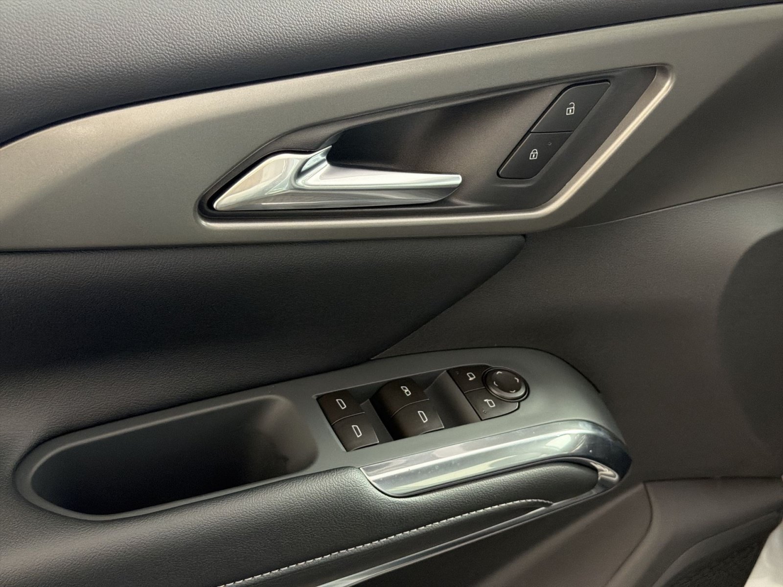 New 2027 Chevrolet Traverse LT w/ Midnight/Sport Edition FWD image 15