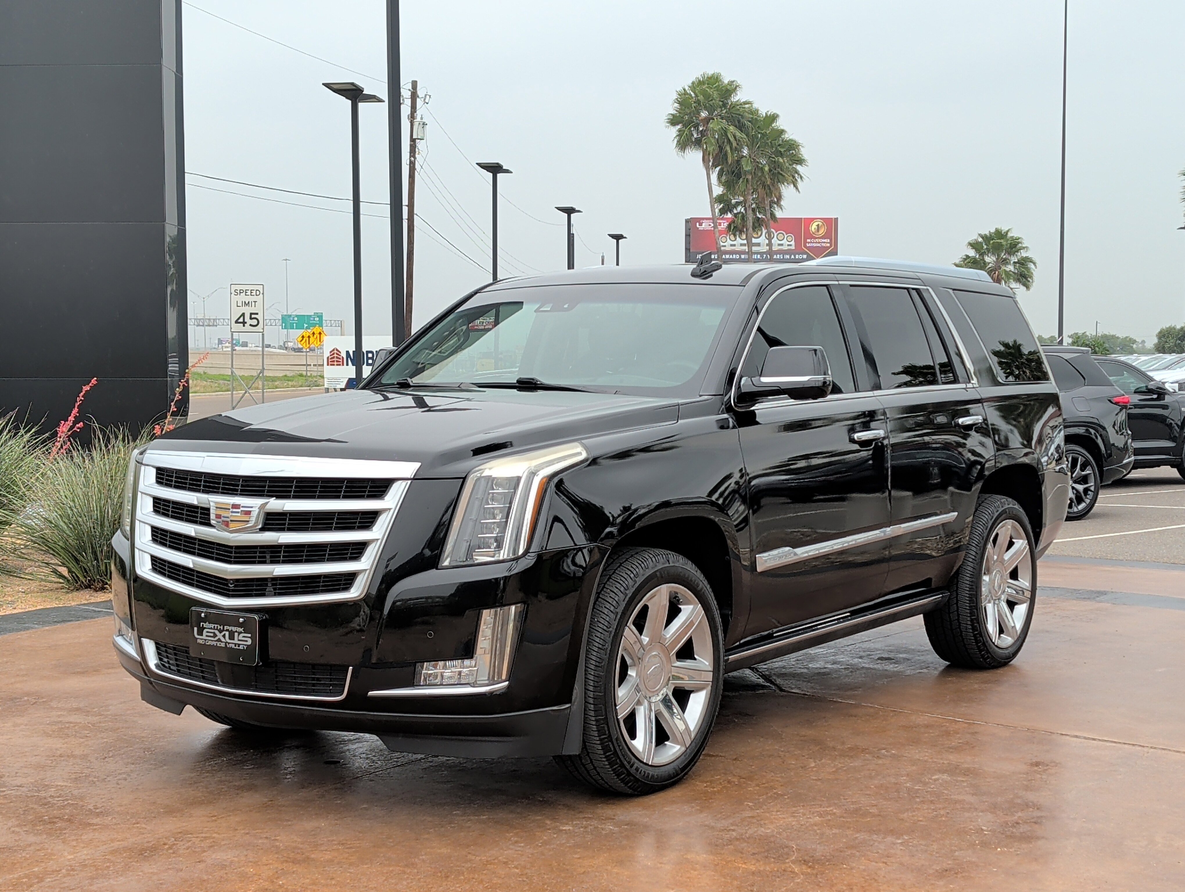 Used 2015 Cadillac Escalade Premium RWD image 5