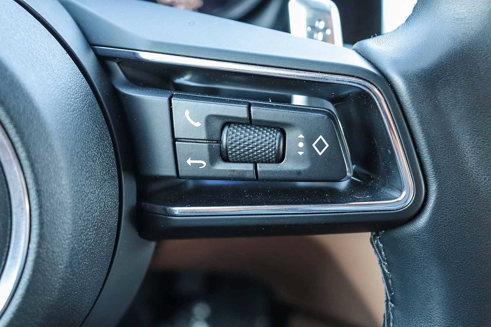 Used 2024 Porsche Macan image 35