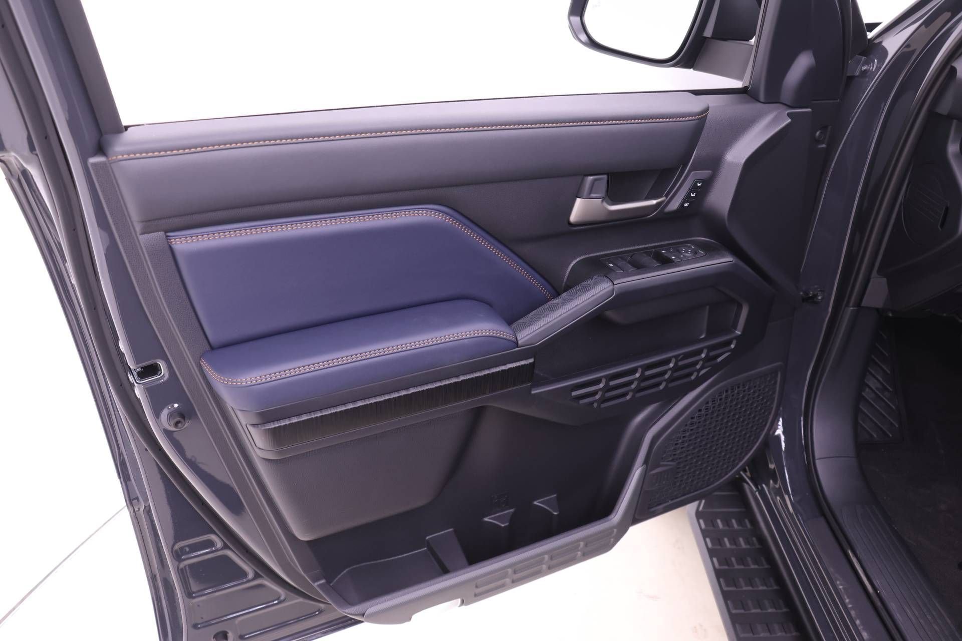 New 2025 Toyota 4Runner 4WD image 8