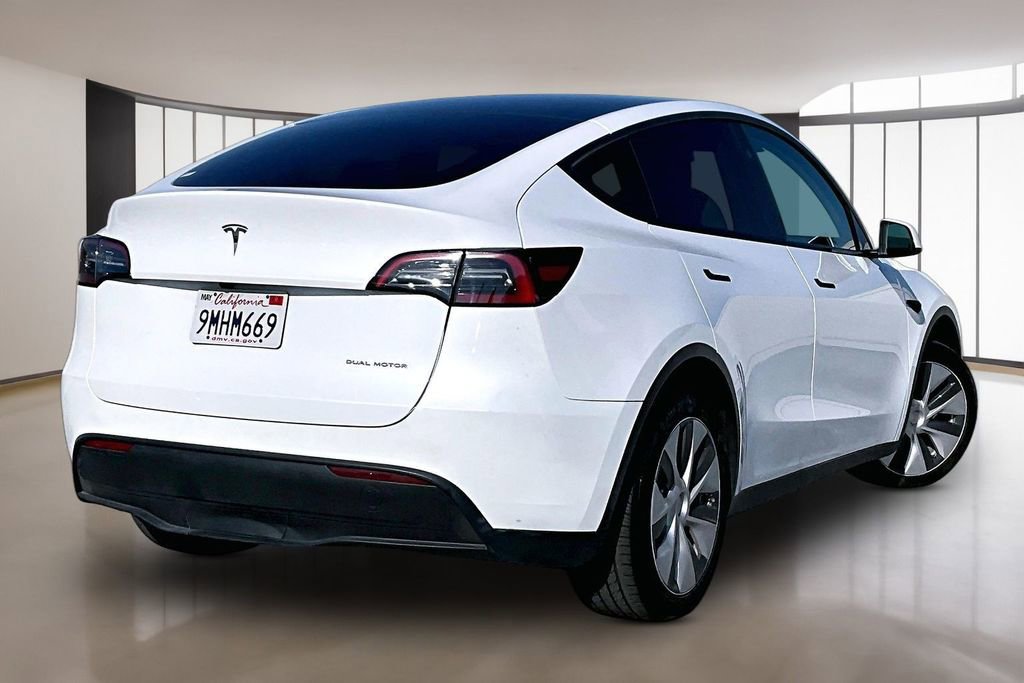 Used 2024 Tesla Model Y Long Range AWD/4WD image 6