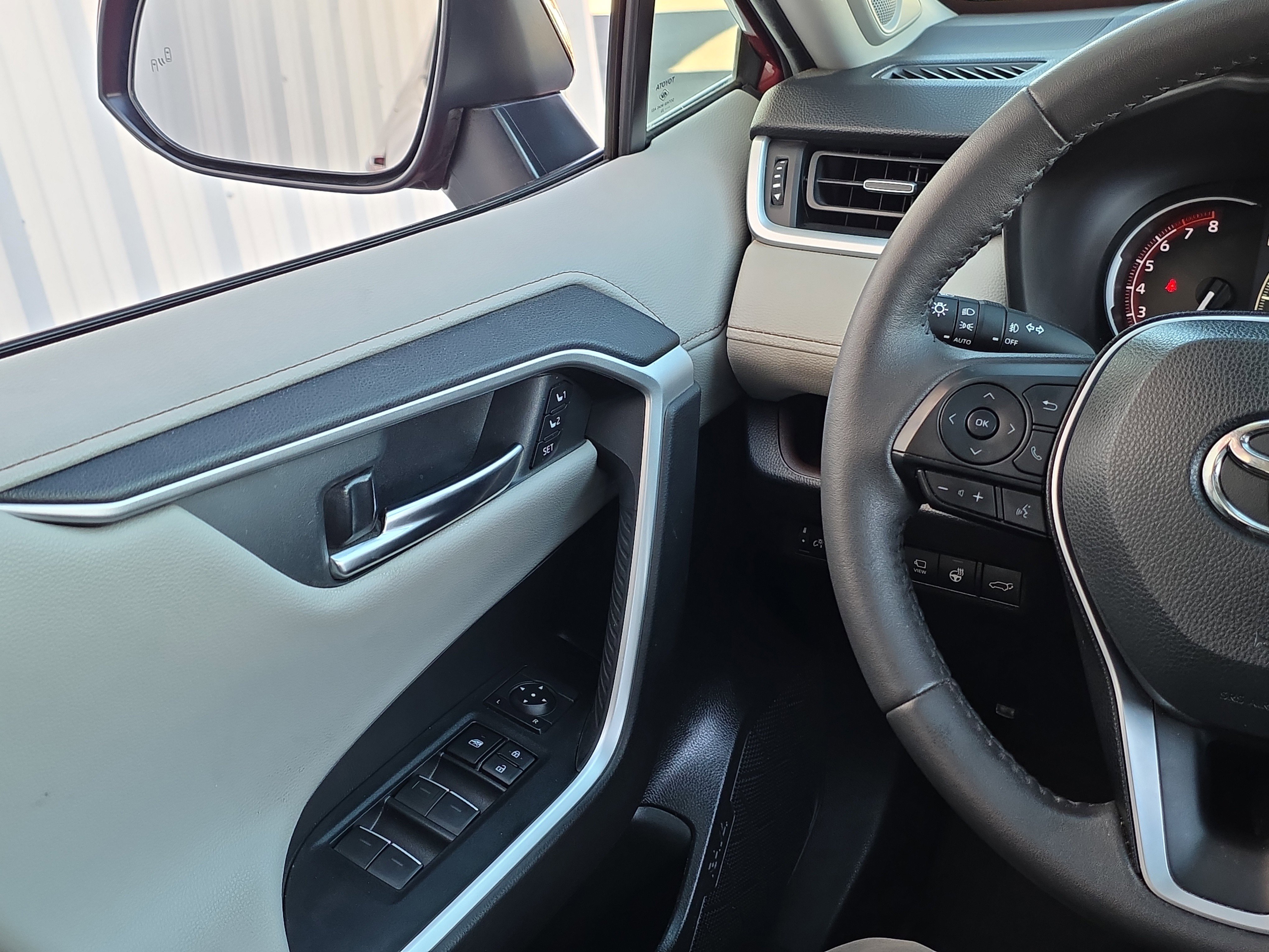 Used 2022 Toyota RAV4 Limited image 28