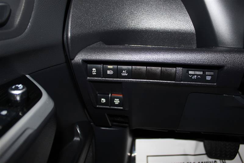 Used 2025 Toyota Sienna XLE Woodland Edition AWD/4WD image 28