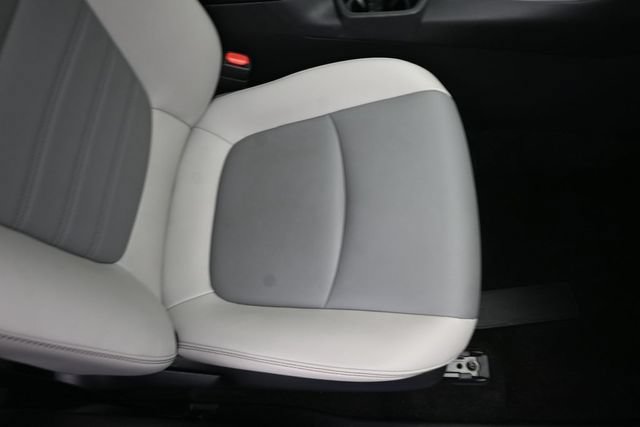 Used 2021 Toyota RAV4 XLE Premium AWD/4WD image 32