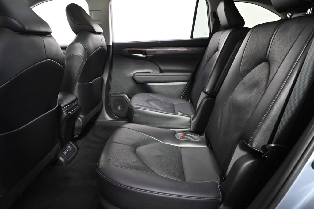 Used 2023 Toyota Highlander Platinum image 22