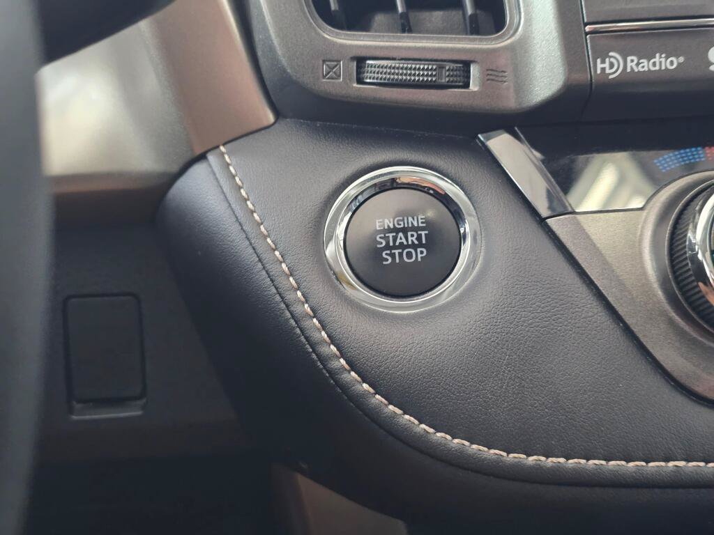 Used 2015 Toyota RAV4 Limited AWD/4WD image 30