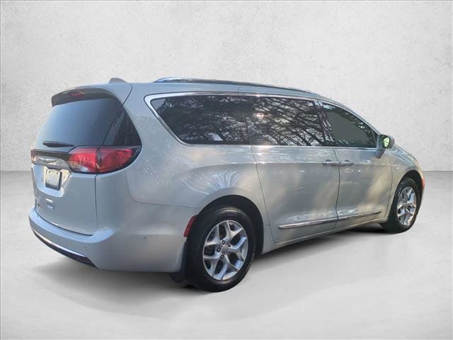 Used 2020 Chrysler Pacifica Touring-L image 5