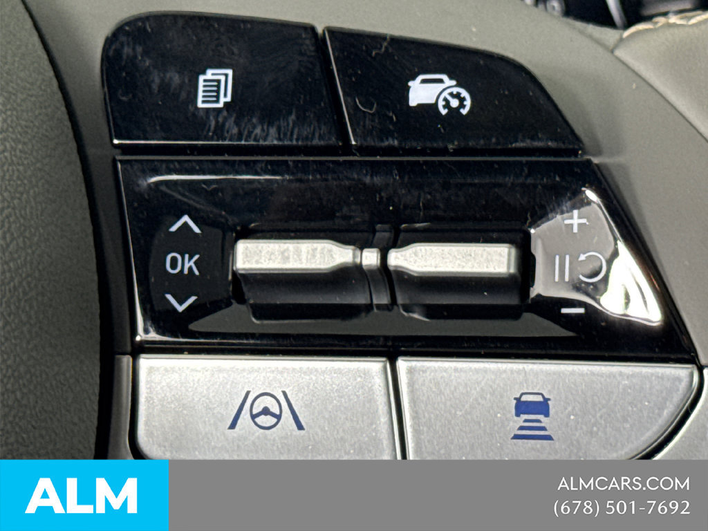 Used 2025 Hyundai Elantra SEL FWD image 28