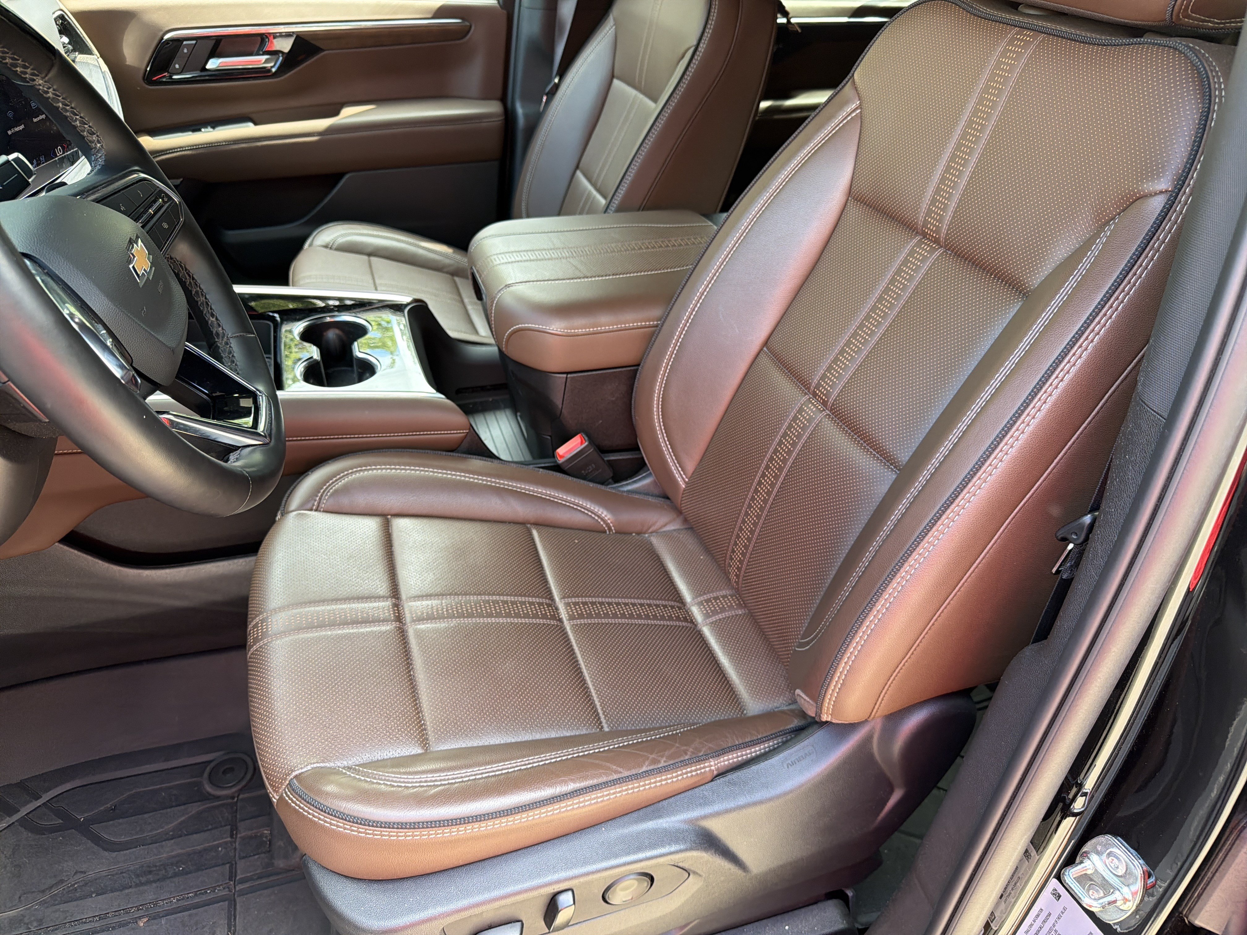 Used 2026 Chevrolet Suburban High Country AWD/4WD image 17