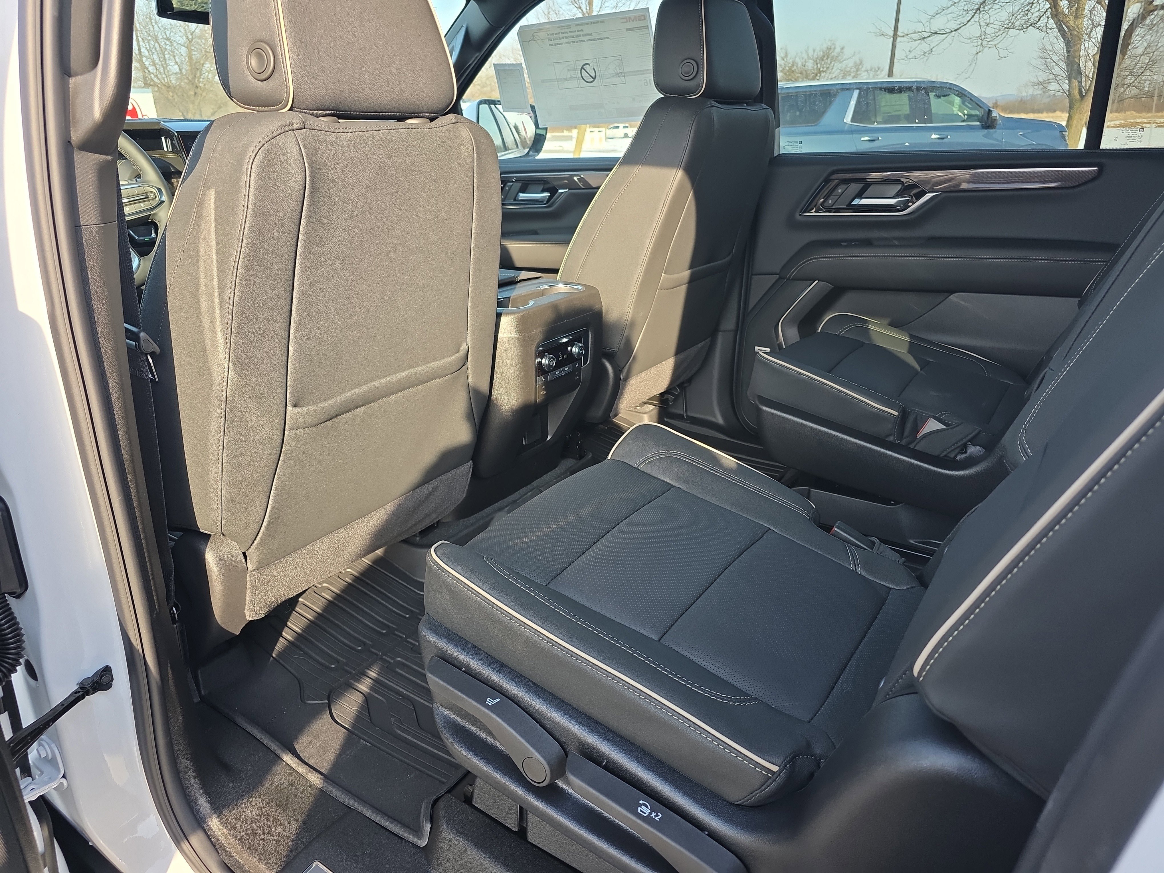 New 2026 GMC Yukon XL Elevation w/ LPO, Floor Liner Package image 19