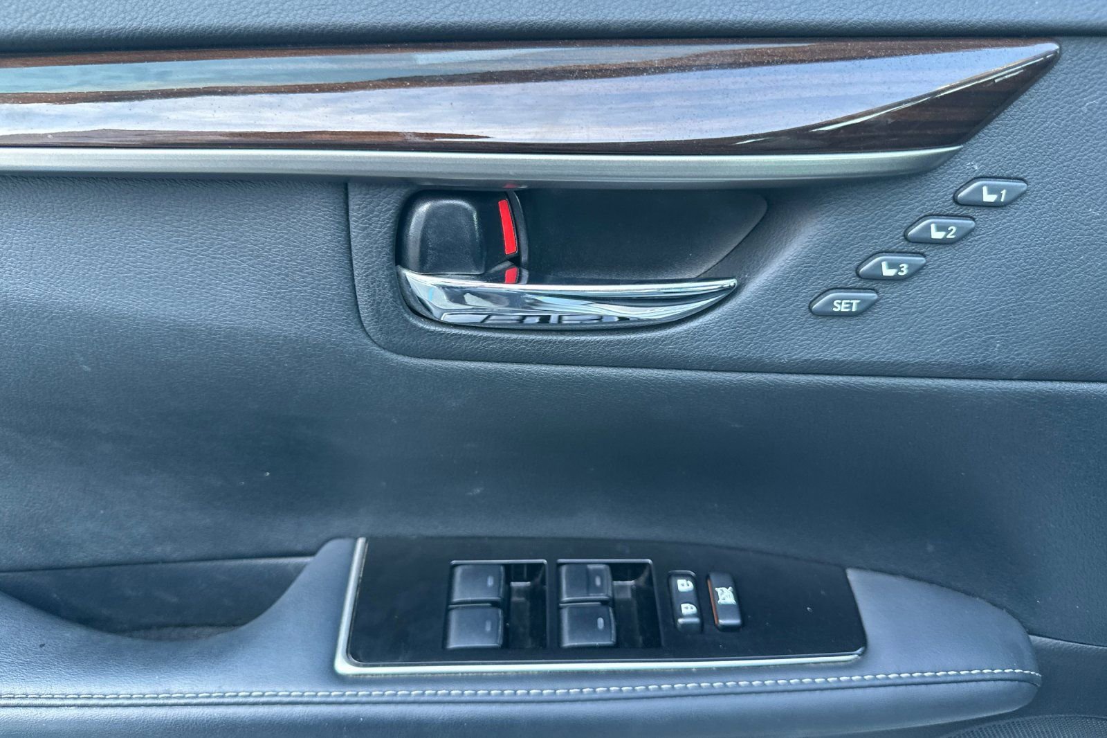 Used 2017 Lexus ES 350 w/ Premium Package image 11