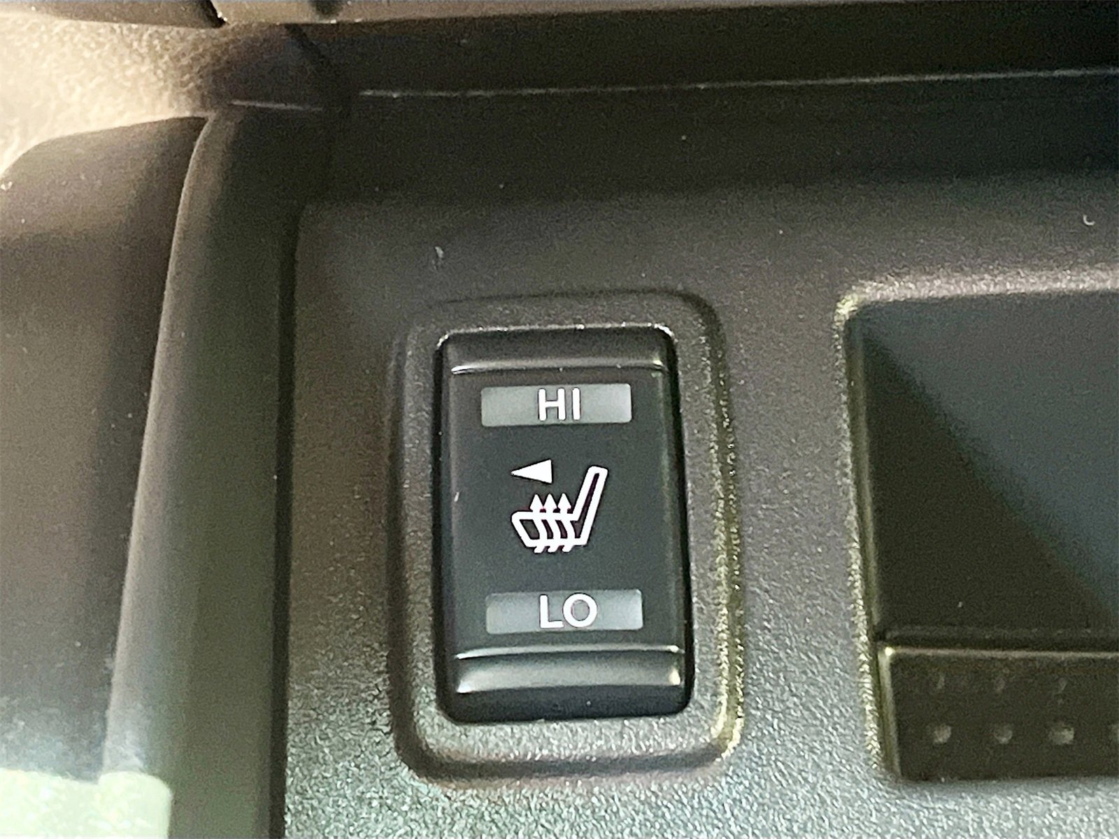 Used 2024 Nissan Titan PRO-4X w/ Pro-4x Convenience Package image 21