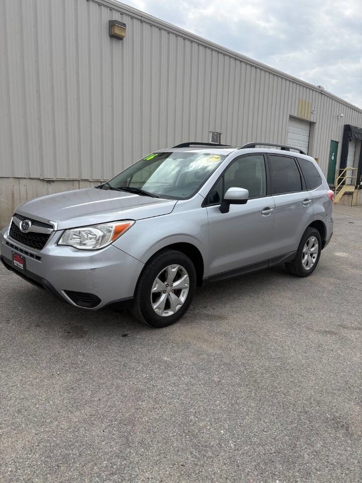 Used 2016 Subaru Forester 2.5i Premium w/ All-Weather Package AWD/4WD image 3