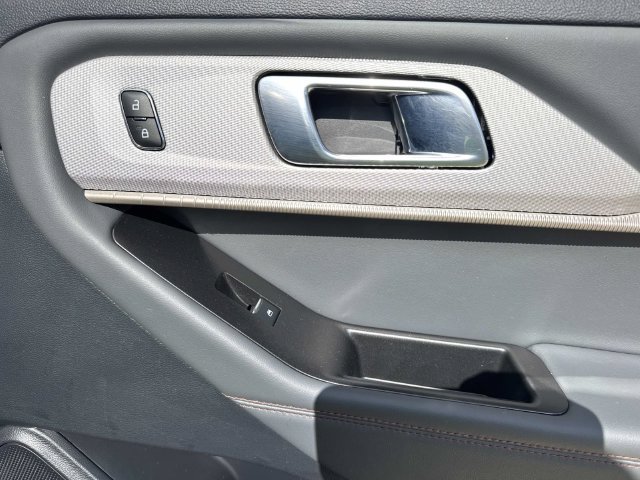 New 2026 Ford Explorer Active RWD image 17