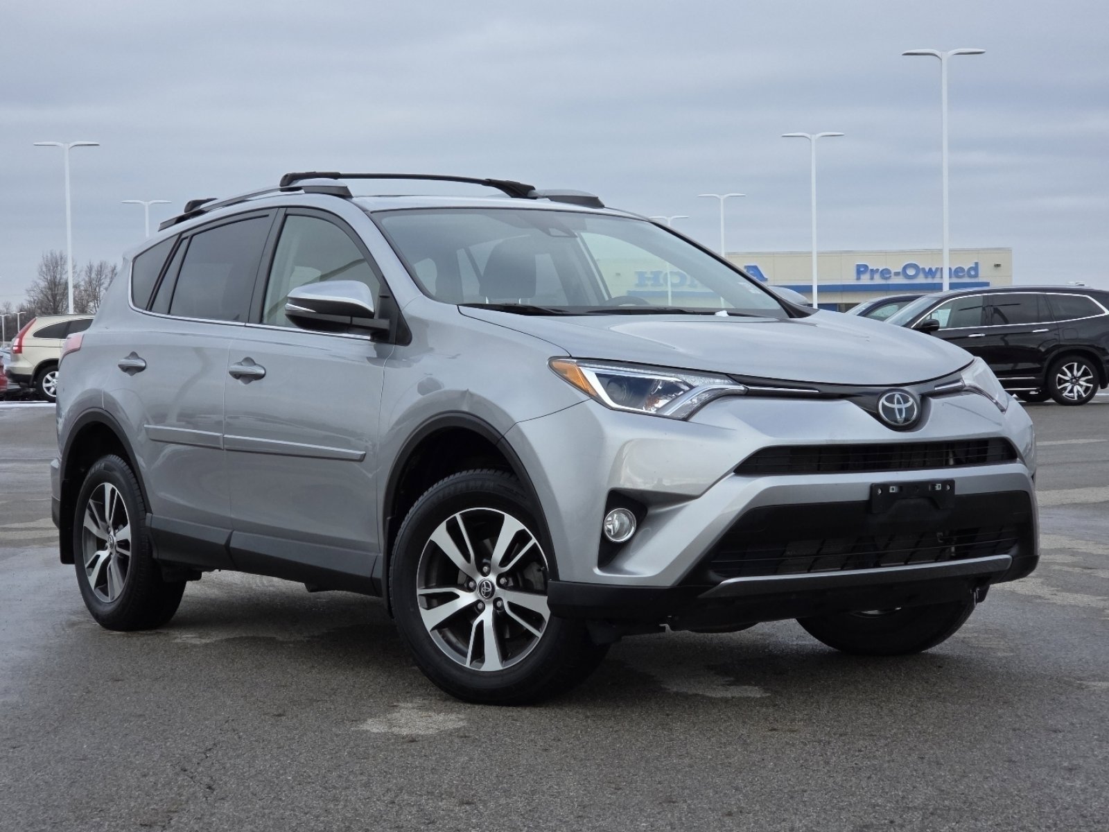 Used 2018 Toyota RAV4 XLE image 2
