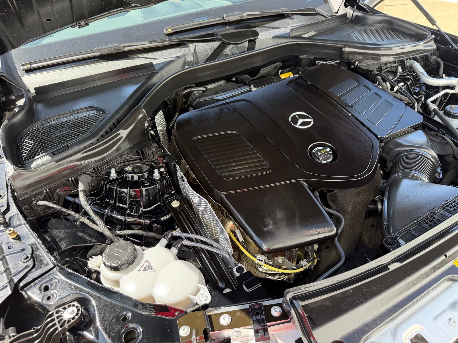 Used 2025 Mercedes-Benz GLC 300 4MATIC image 40