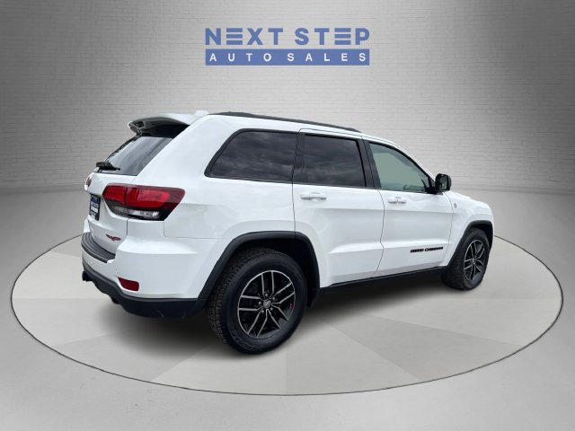 Used 2017 Jeep Grand Cherokee Trailhawk w/ Trailhawk Luxury Group AWD/4WD image 8