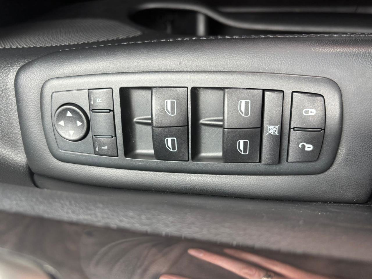 Used 2011 Jeep Grand Cherokee Laredo AWD/4WD image 16