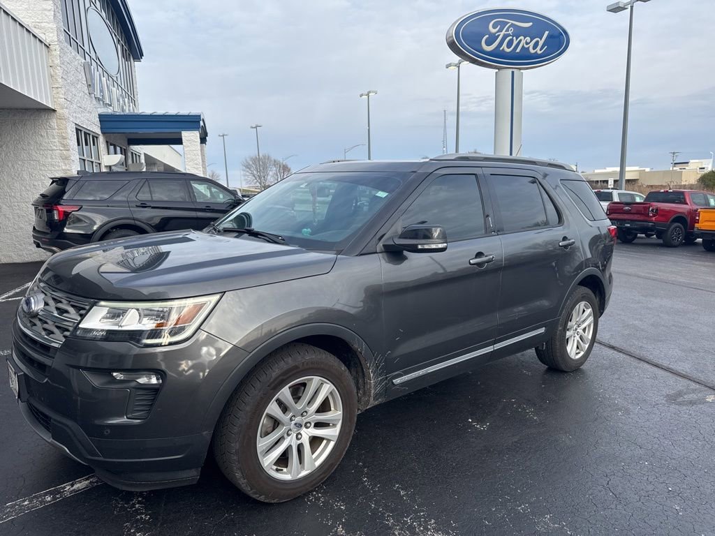 Used 2018 Ford Explorer XLT w/ Equipment Group 202A image 2