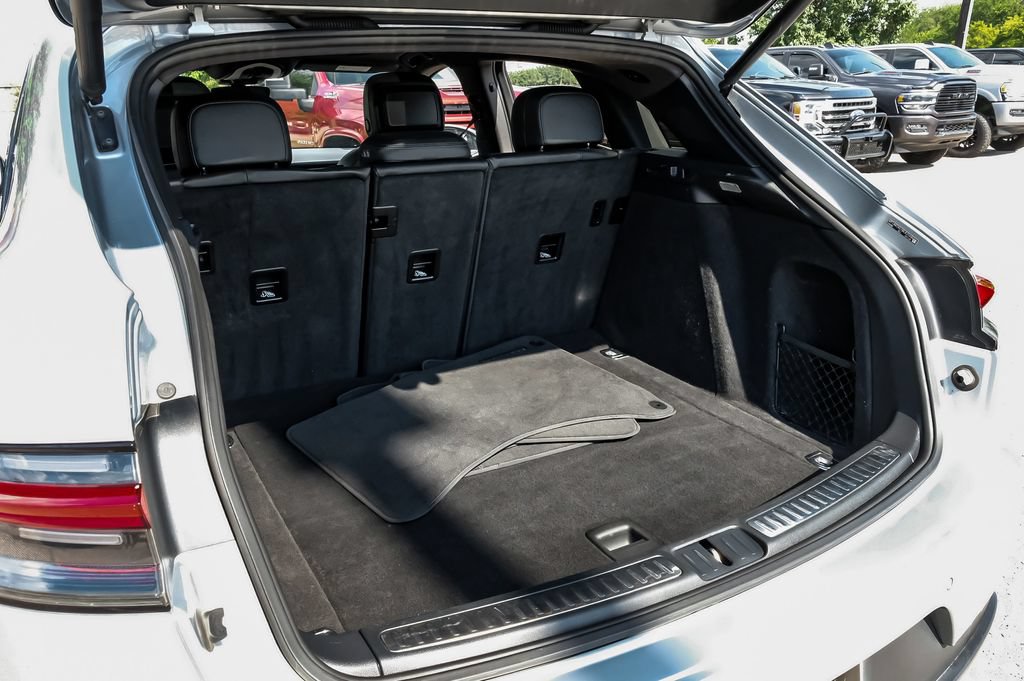 Used 2024 Porsche Macan AWD/4WD image 60